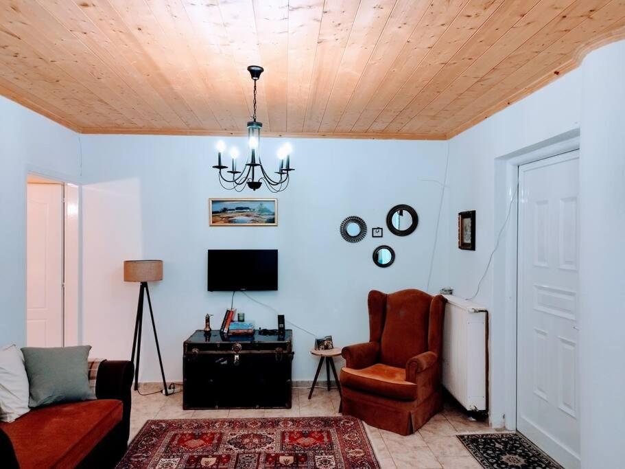 Cozy Cottage For 4 Lávdhas エクステリア 写真
